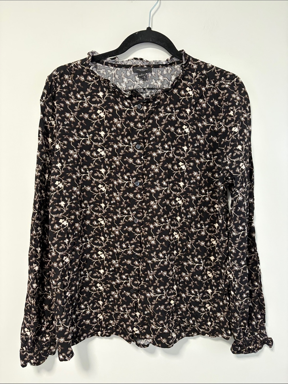 Ann Taylor Black Floral Button-Front Long-Sleeve Blouse with Cream Accents